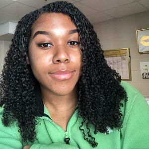 Meet your Posher, Alexis